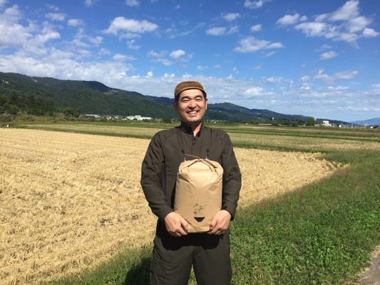 南魚沼の広大な田んぼと、収穫したお米